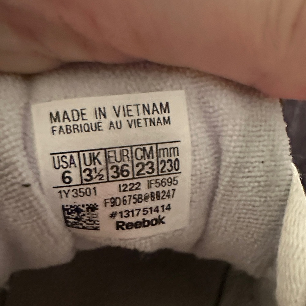 Women’s White Reeboks - Picture 3 of 3